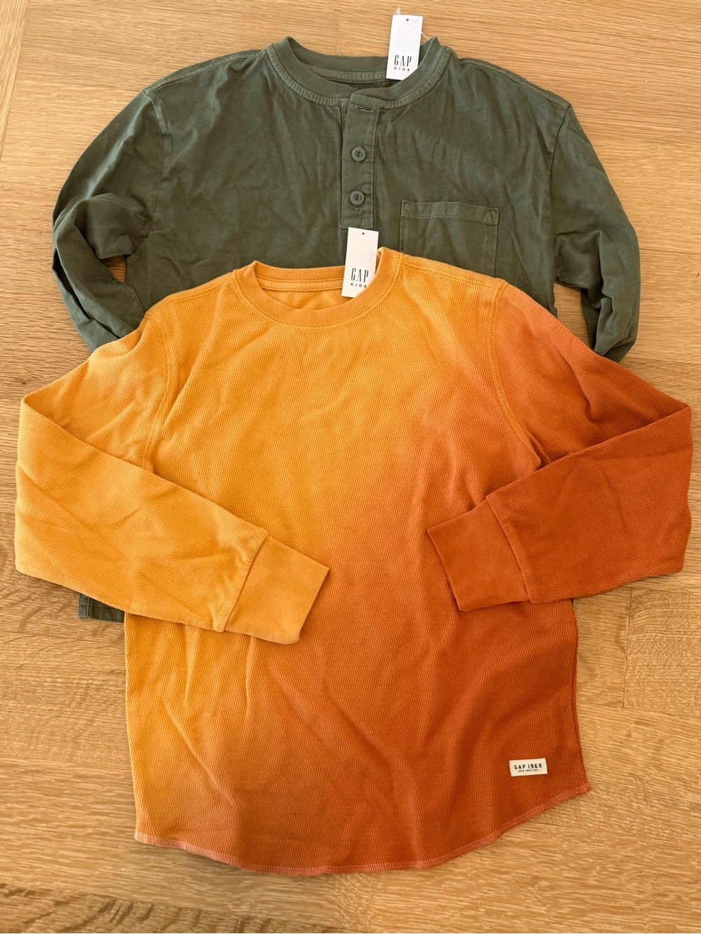 GAP Kids Boys Long-Sleeve Shirt Bundle Ombre Orange/Olive Green NWT size M